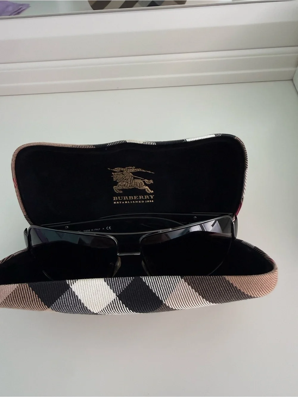 Burberry Signature Gunmetal Gray Aviator Sunglasses Plaid Arm Italy 3040